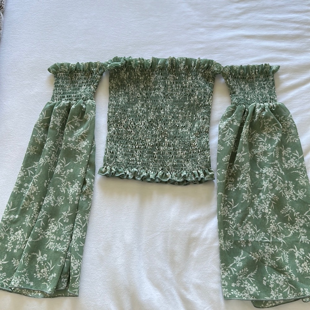 Windsor Floral Off The Shoulder Smocked Chiffon Long Sleeve Top (Size: XS)